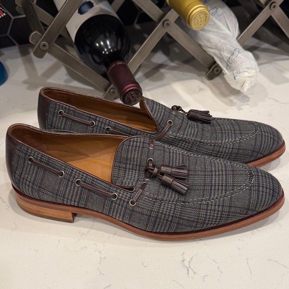 One pair of Gents TAFT Russell loafers.